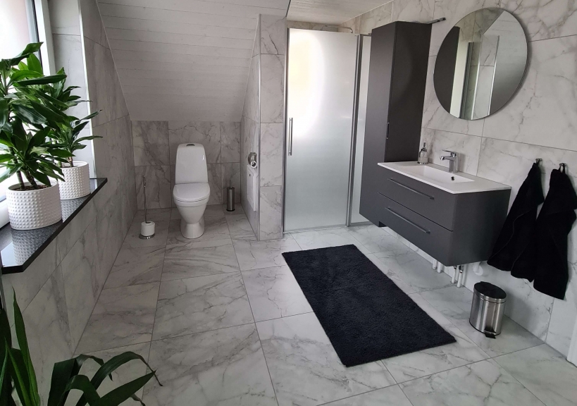 Spångsholm/ Bathroom in the attic in a wooden house